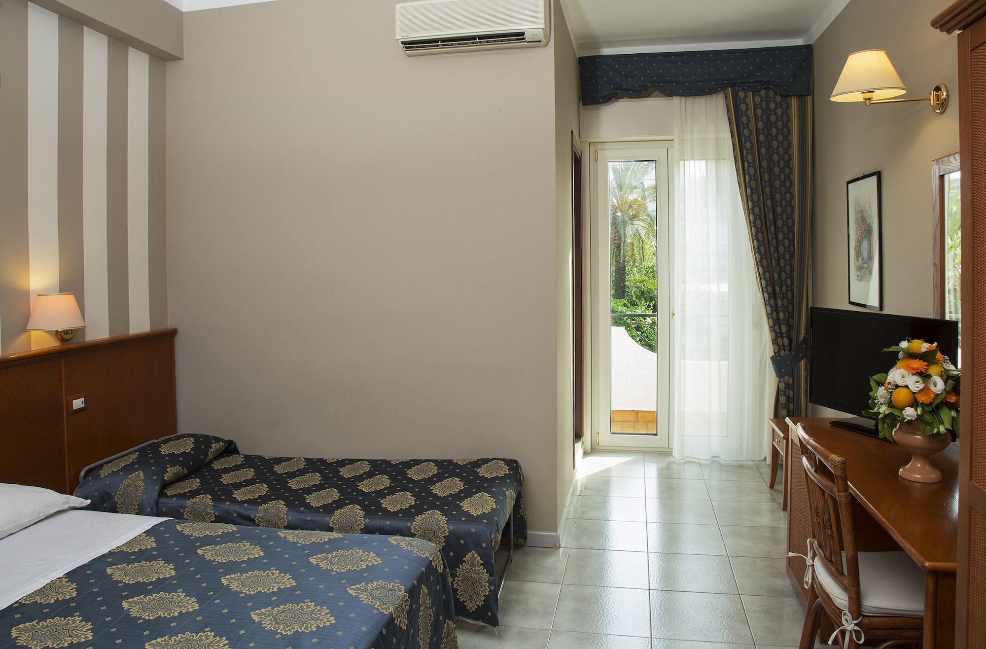 Hotel Redebora Torregrotta Esterno foto