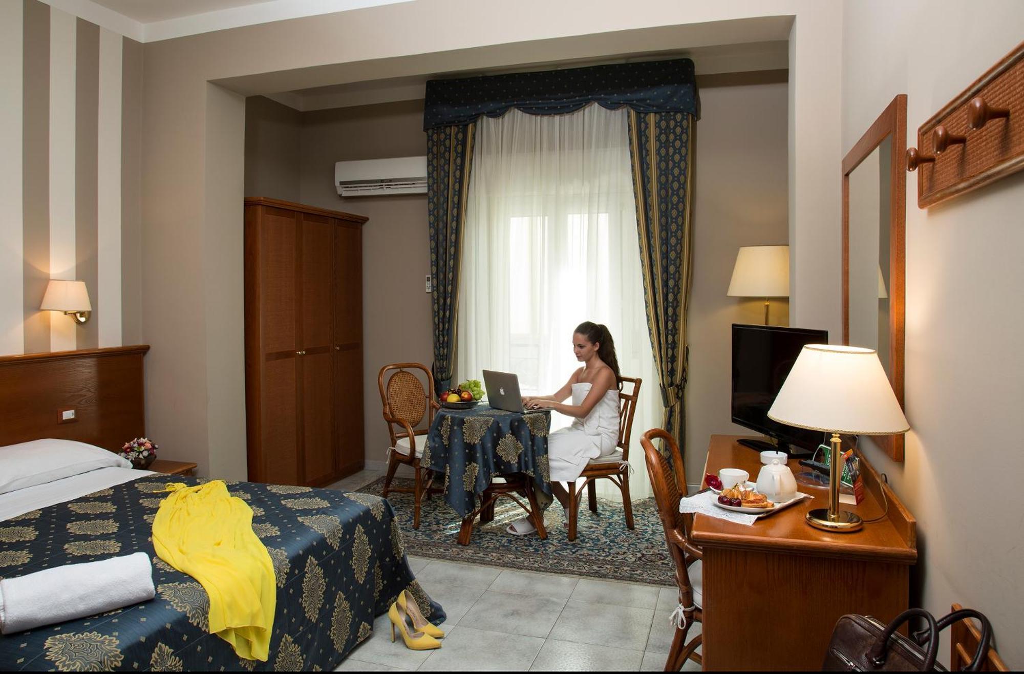 Hotel Redebora Torregrotta Camera foto